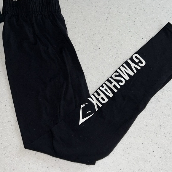 Bundle Set of 4 Gymshark Pants (Women’s): 2 Sweatpants & 2 Leggings - Picture 8 of 9
